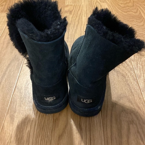 UGG BAILEY BUTTON II Kids Black Boots (Size 4) - Picture 2 of 12